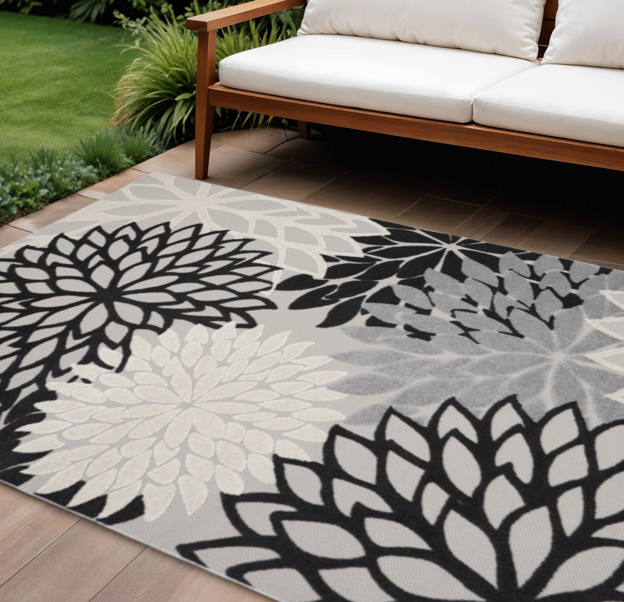 9' X 12' Black And White Indoor Outdoor Area Rug - GreatEagleInc