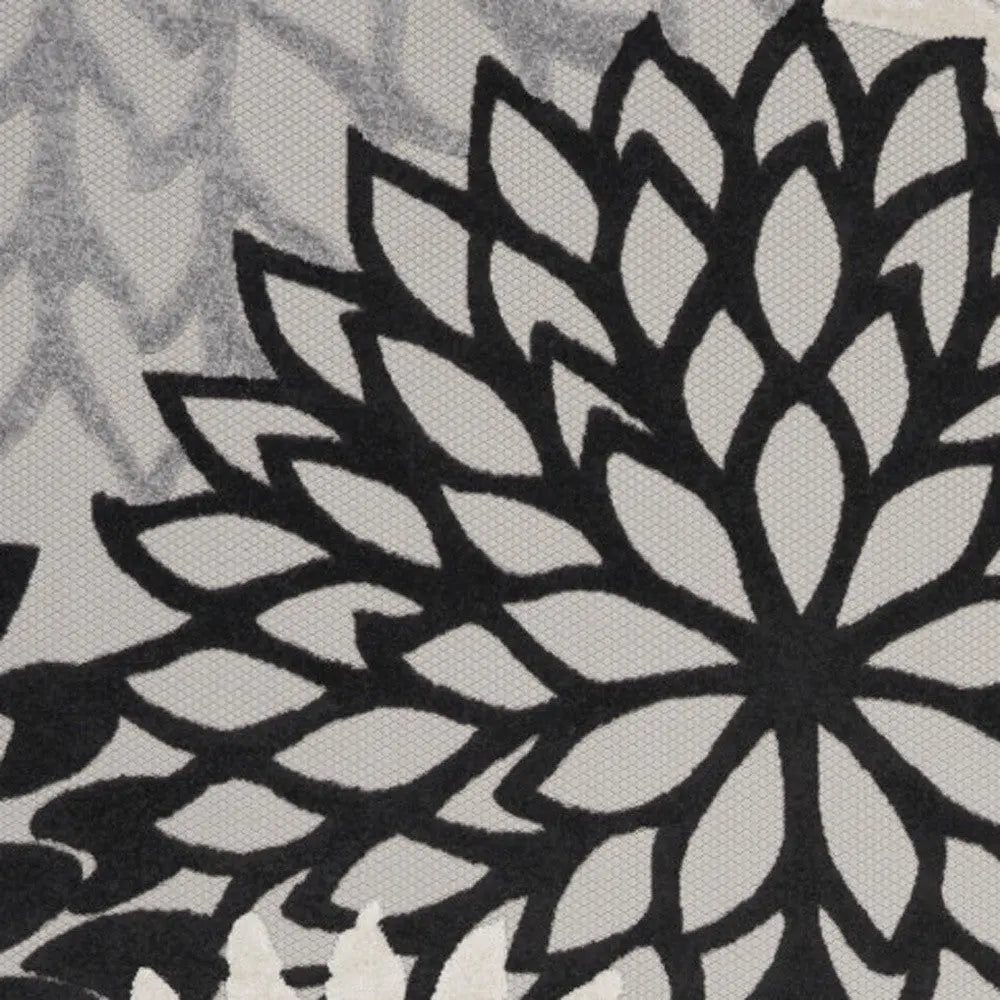 9' X 12' Black And White Indoor Outdoor Area Rug - GreatEagleInc