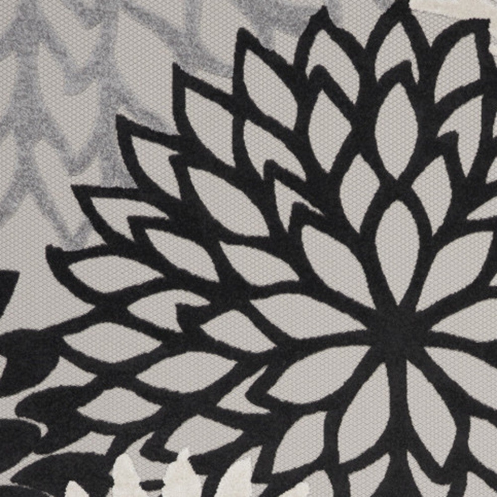 9' X 12' Black And White Indoor Outdoor Area Rug - GreatEagleInc