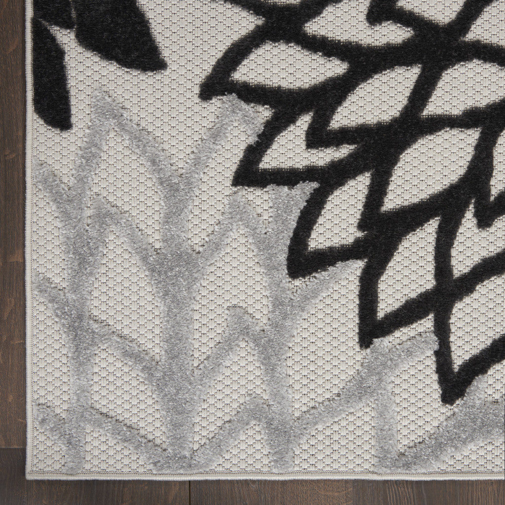 9' X 12' Black And White Indoor Outdoor Area Rug - GreatEagleInc