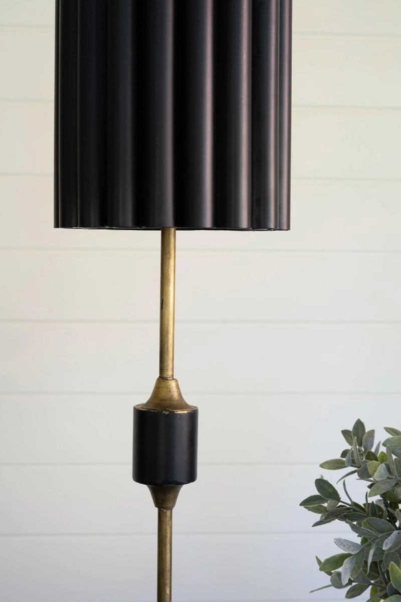 ANTIQUE GOLD TABLE LAMP WITH FLUTED BLACK METAL SHADE Kalalou