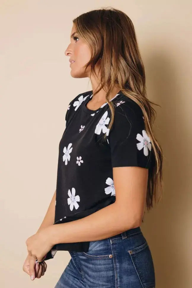 Aisha Short Sleeve Floral Tee Stay Warm in Style