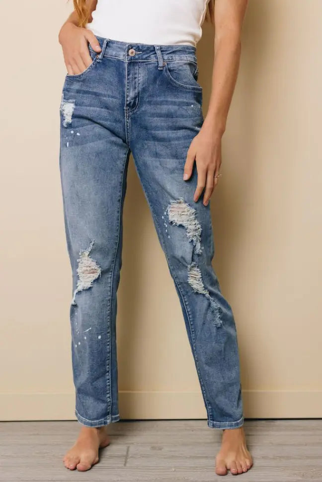 Andrea Boyfriend Straight Ripped Jeans Stay Warm in Style