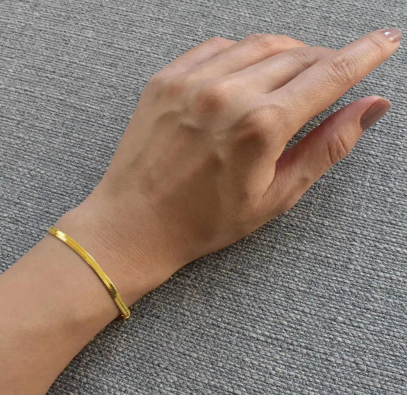 BECCA GOLD SNAKE CHAIN BRACELET Mai Desiree