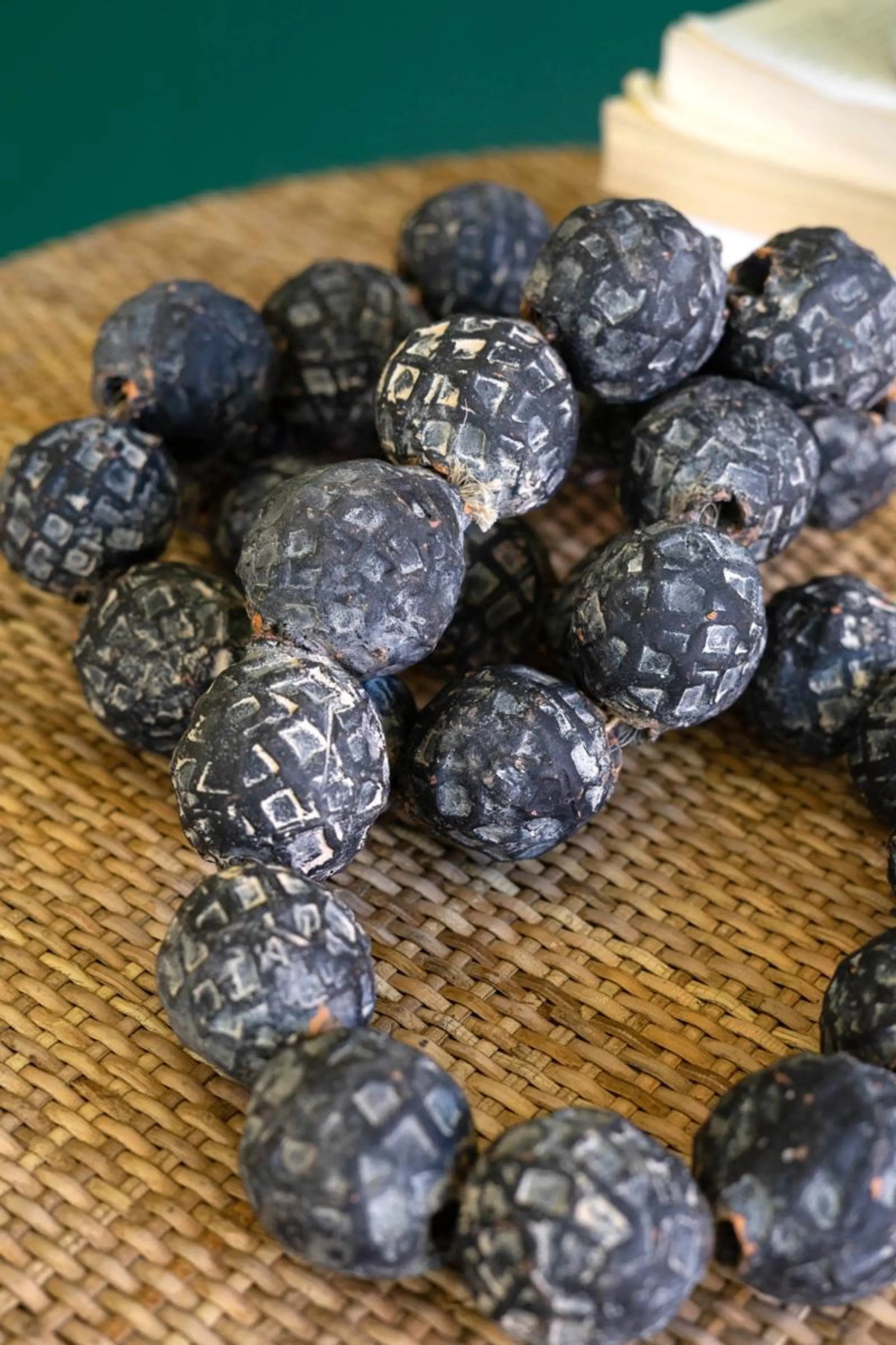 BLACK CLAY TABLETOP BEADS Kalalou