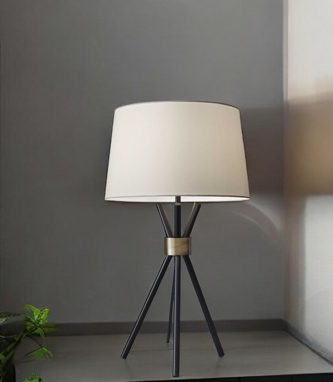 Black Metal Tripod Leg With Antique Brass Accent Table Lamp - GreatEagleInc