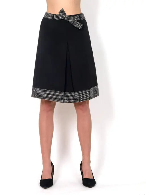 Black skirt A cut above knee length Raul E New York