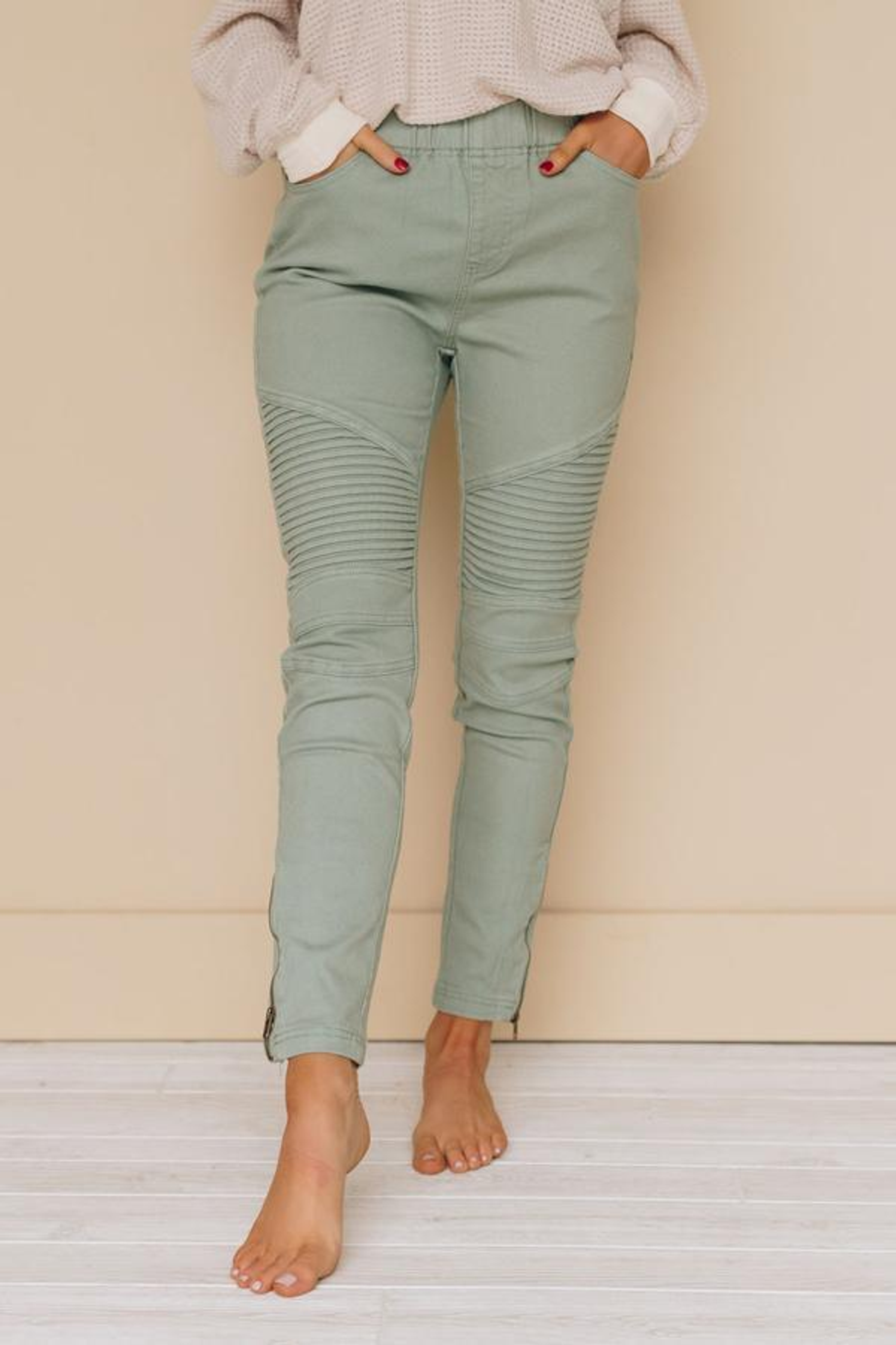 Bonnie Cropped Leggings Stay Warm in Style