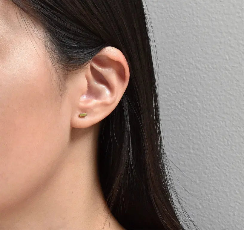 CASSIE MINI GOLD BAR STUD EARRINGS Mai Desiree