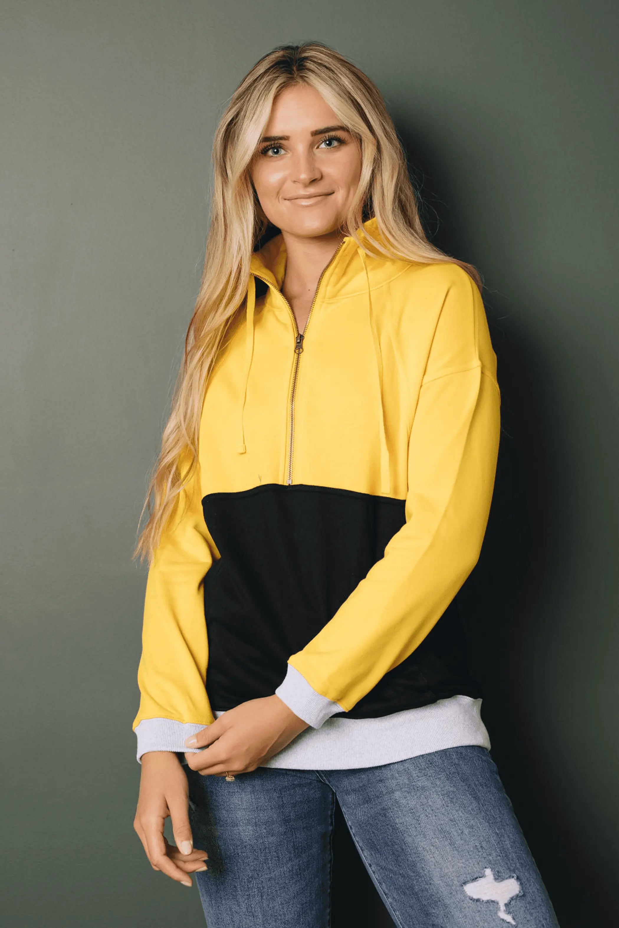 Carmen Colorblock Sweatshirt Stay Warm in Style