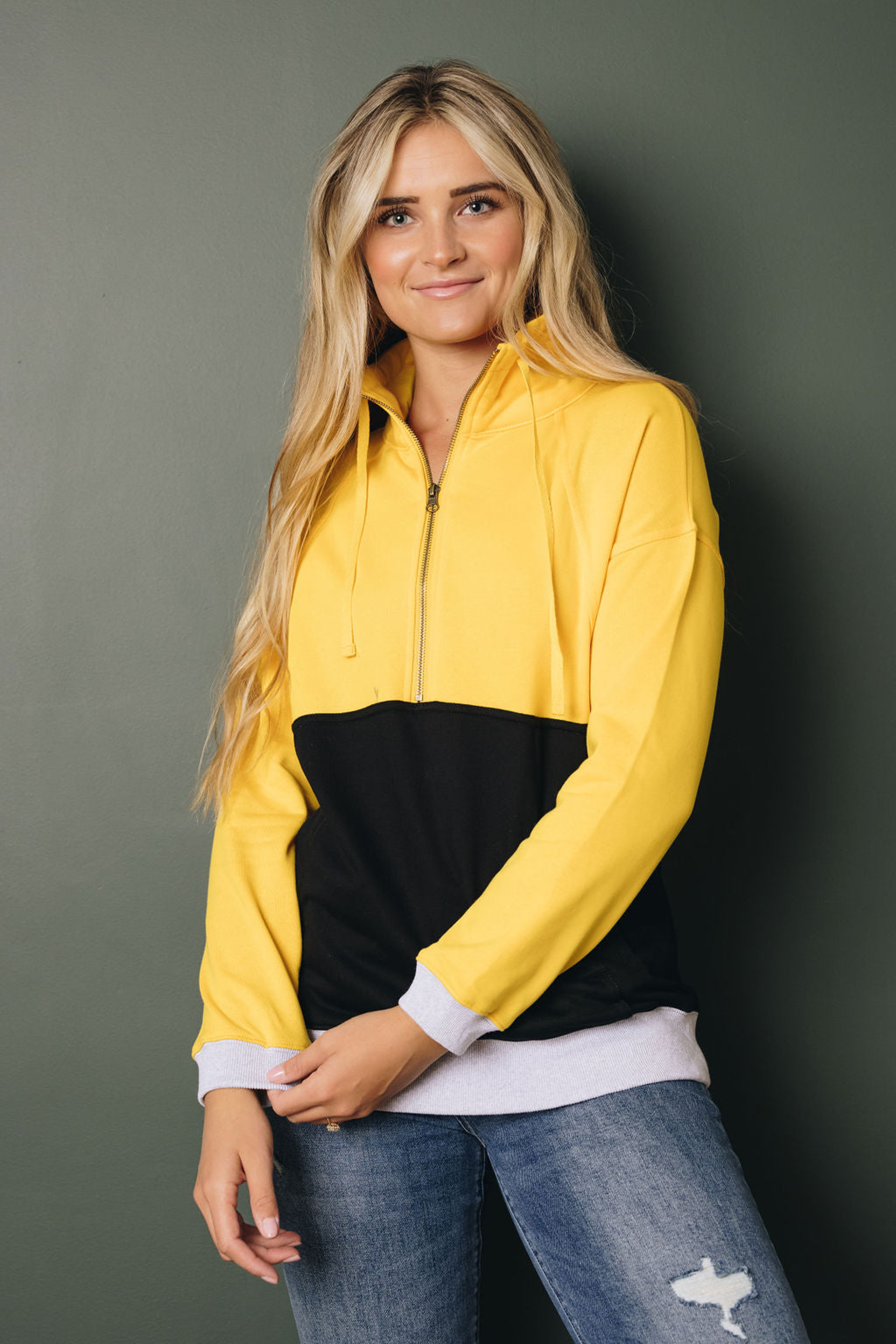 Carmen Colorblock Sweatshirt Stay Warm in Style