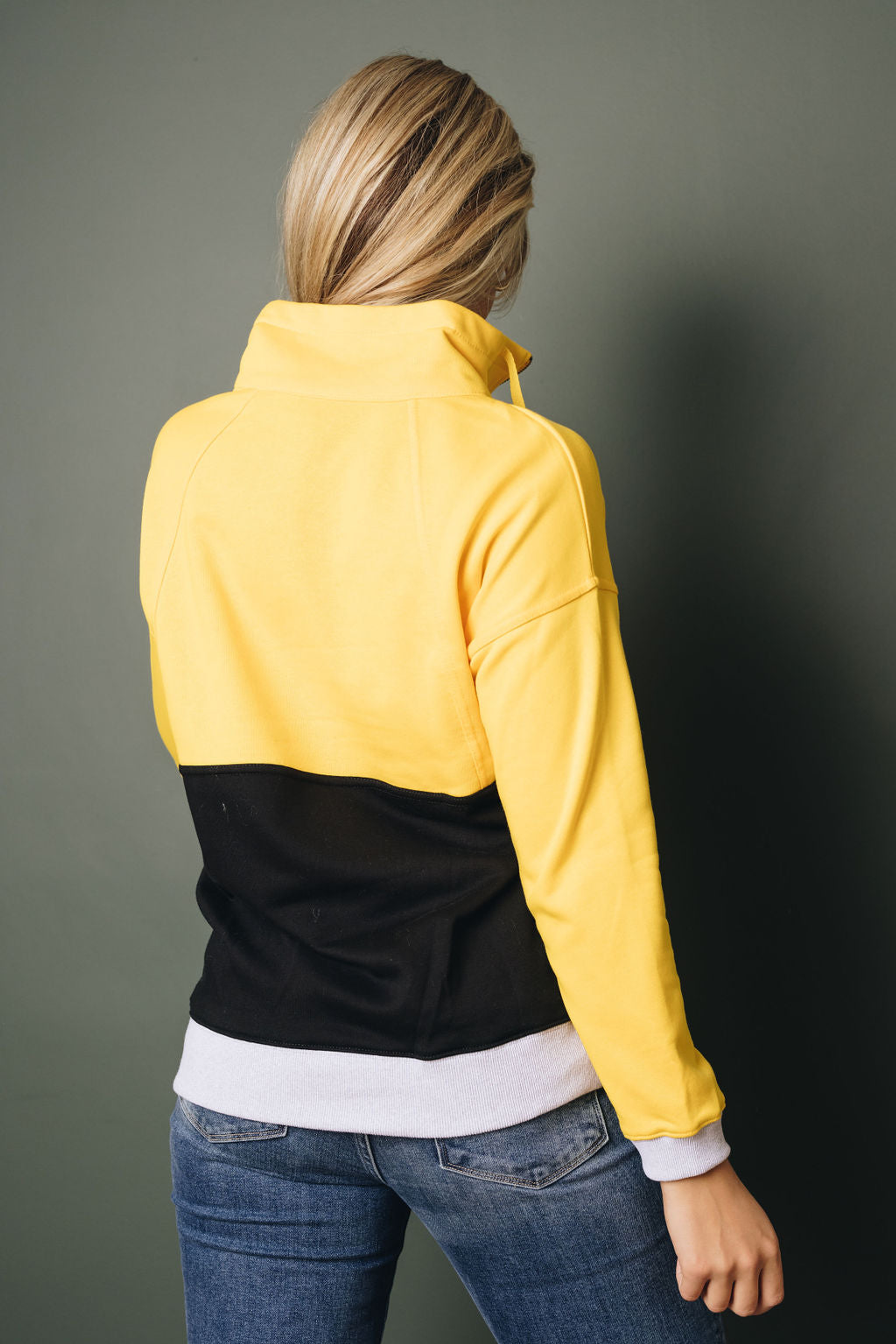 Carmen Colorblock Sweatshirt Stay Warm in Style