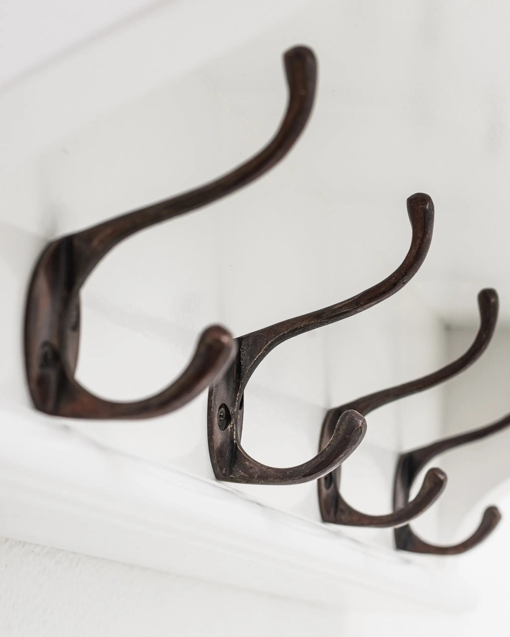 Classic White Wood Wide Four Hook Hanging Coat Rack Homeroots Organization