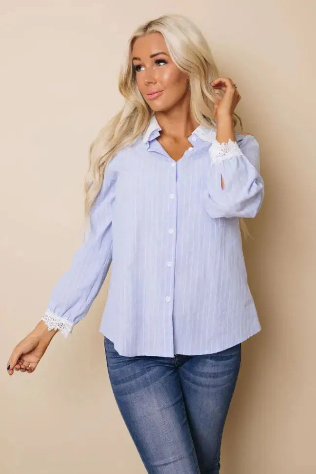 Collar Lace Striped Shirt Stay Warm in Style