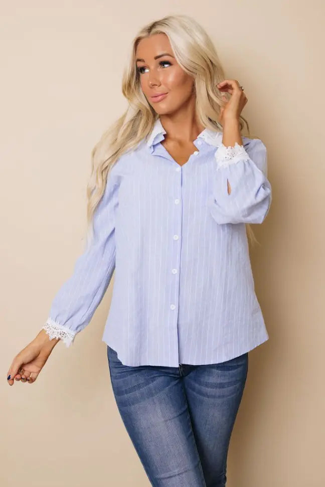 Collar Lace Striped Shirt Stay Warm in Style