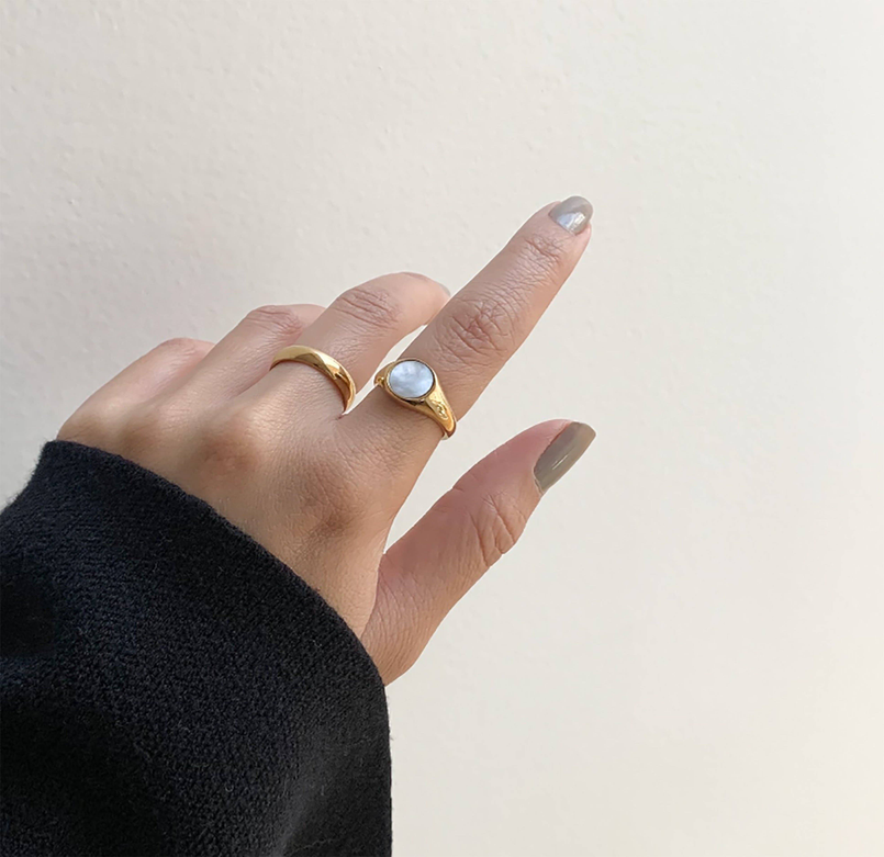 DEMI GOLD PEARL SIGNET RING Mai Desiree