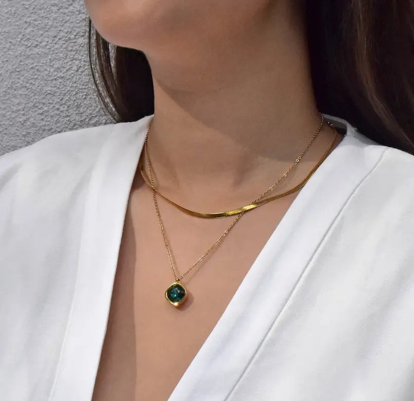 DESIREE EMERALD BIRTHSTONE PENDANT NECKLACE - MAY Mai Desiree