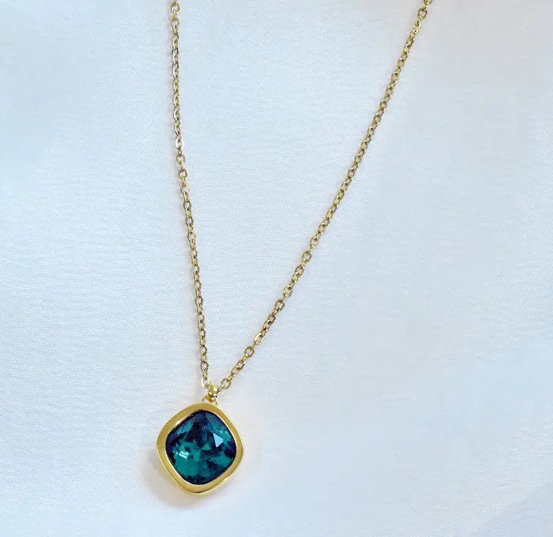 DESIREE EMERALD BIRTHSTONE PENDANT NECKLACE - MAY Mai Desiree