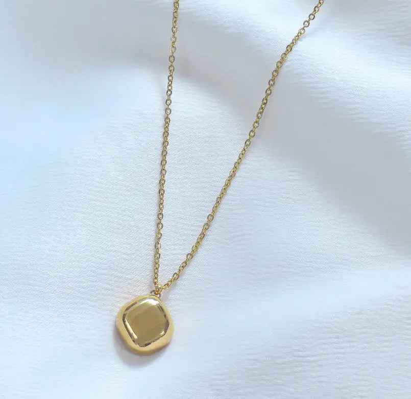 DESIREE SAPPHIRE BIRTHSTONE PENDANT NECKALCE - SEPTEMBER Mai Desiree