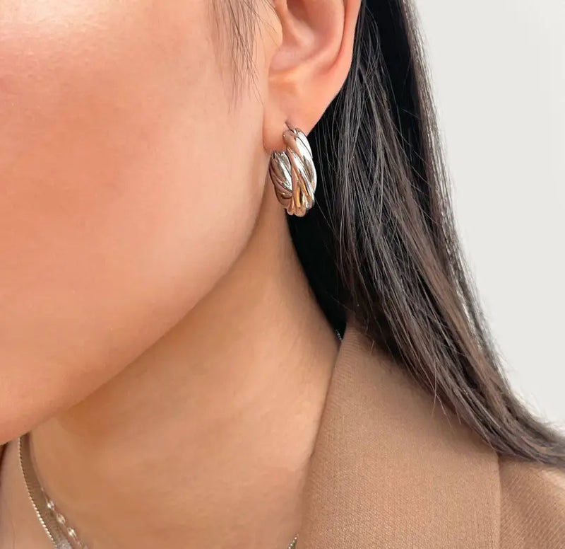 DONNA SILVER SMALL CHUNKY TWIST HOOP EARRINGS Mai Desiree