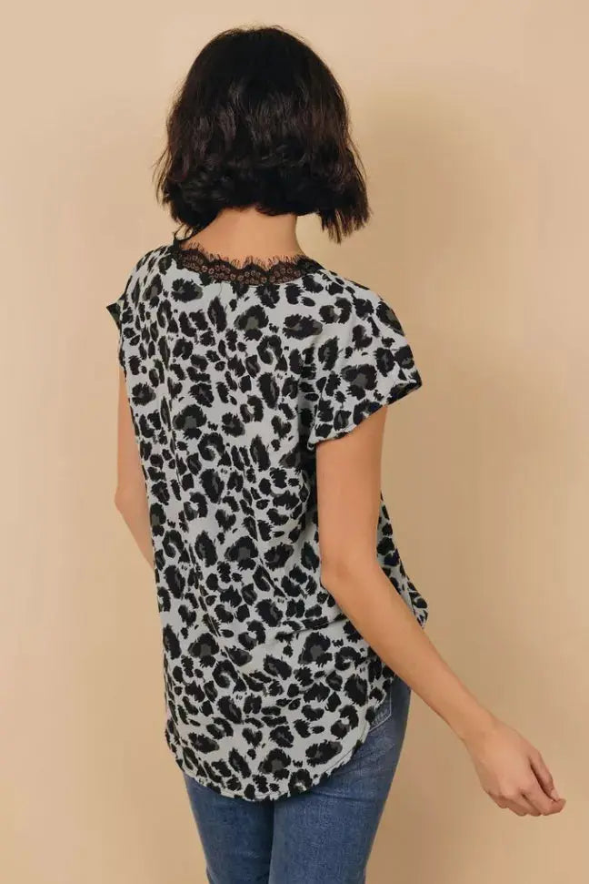 Different Outlook Printed Top Stay Warm in Style