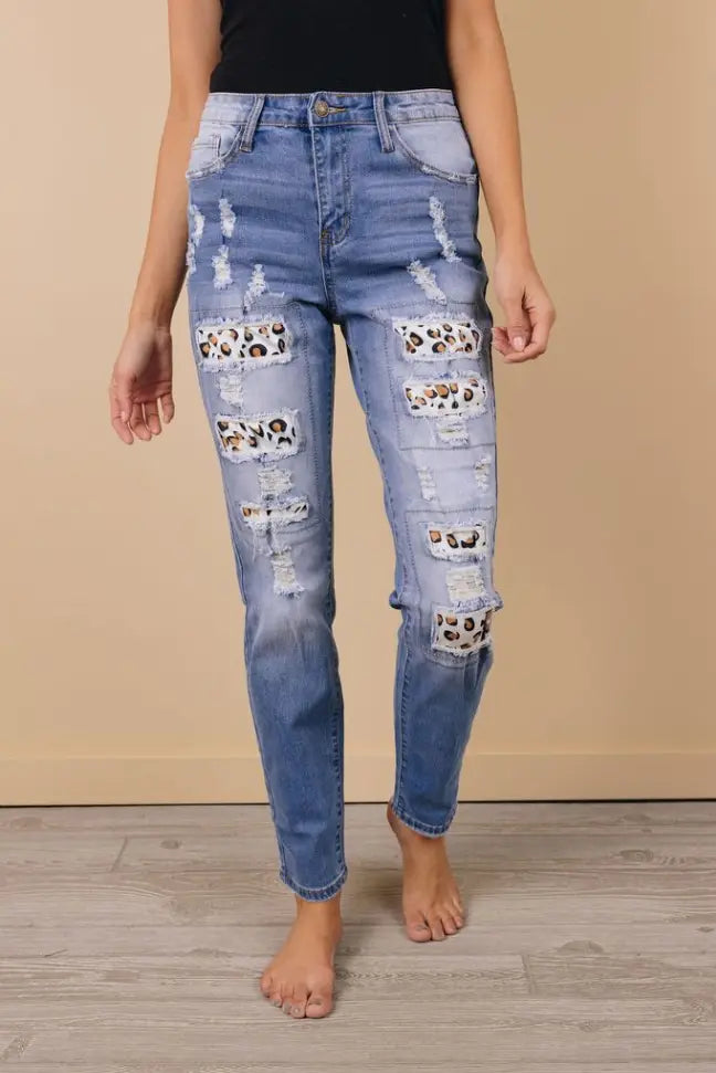 Everlasting Ripped Leopard Jeans Stay Warm in Style