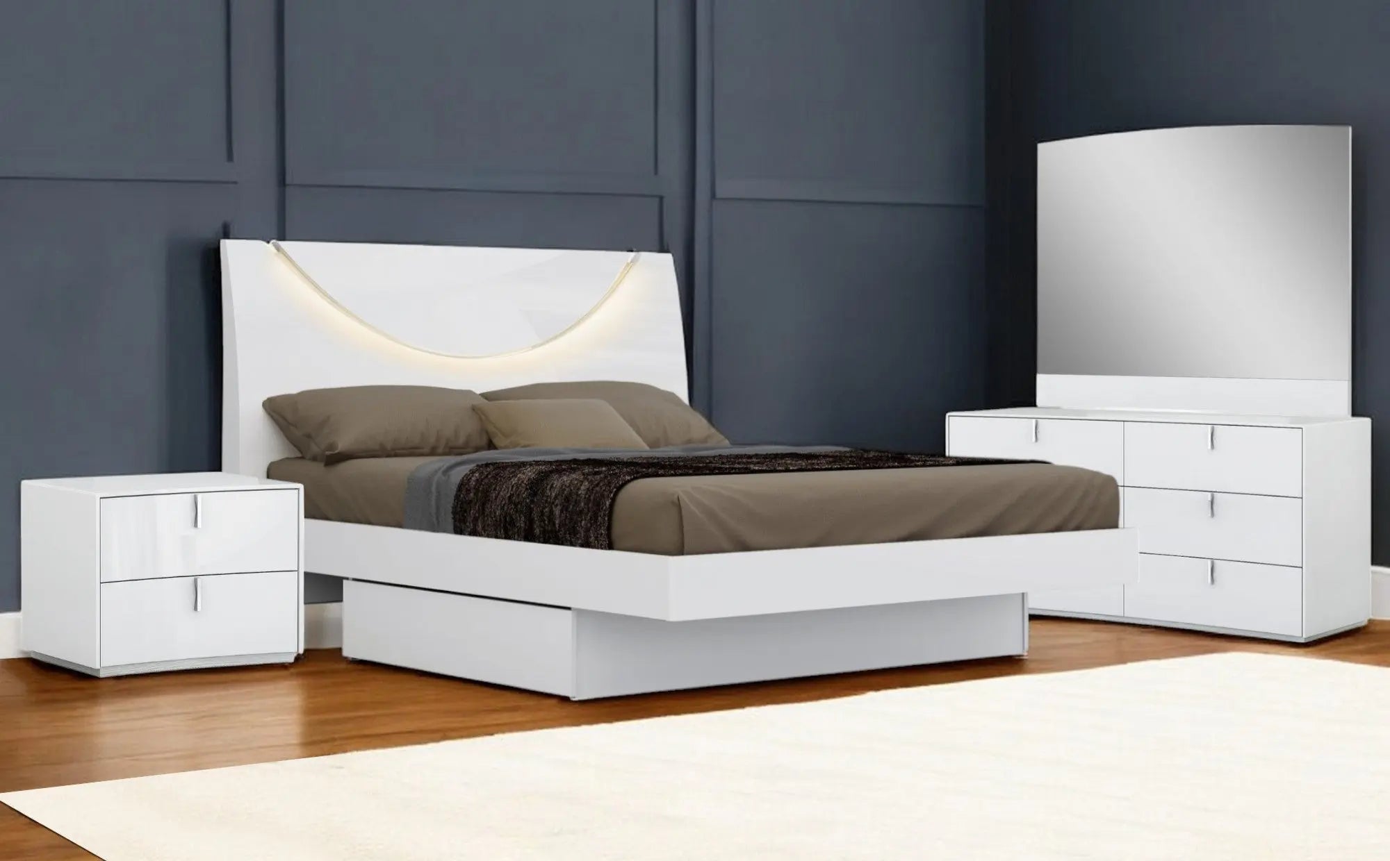 Four Piece White Solid and Manufactured Wood Bedroom Set With Mirror Homeroots Bed & Bath