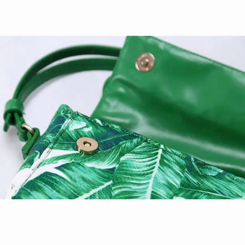 Girls Banana Leaf Purse Cocus Pocus