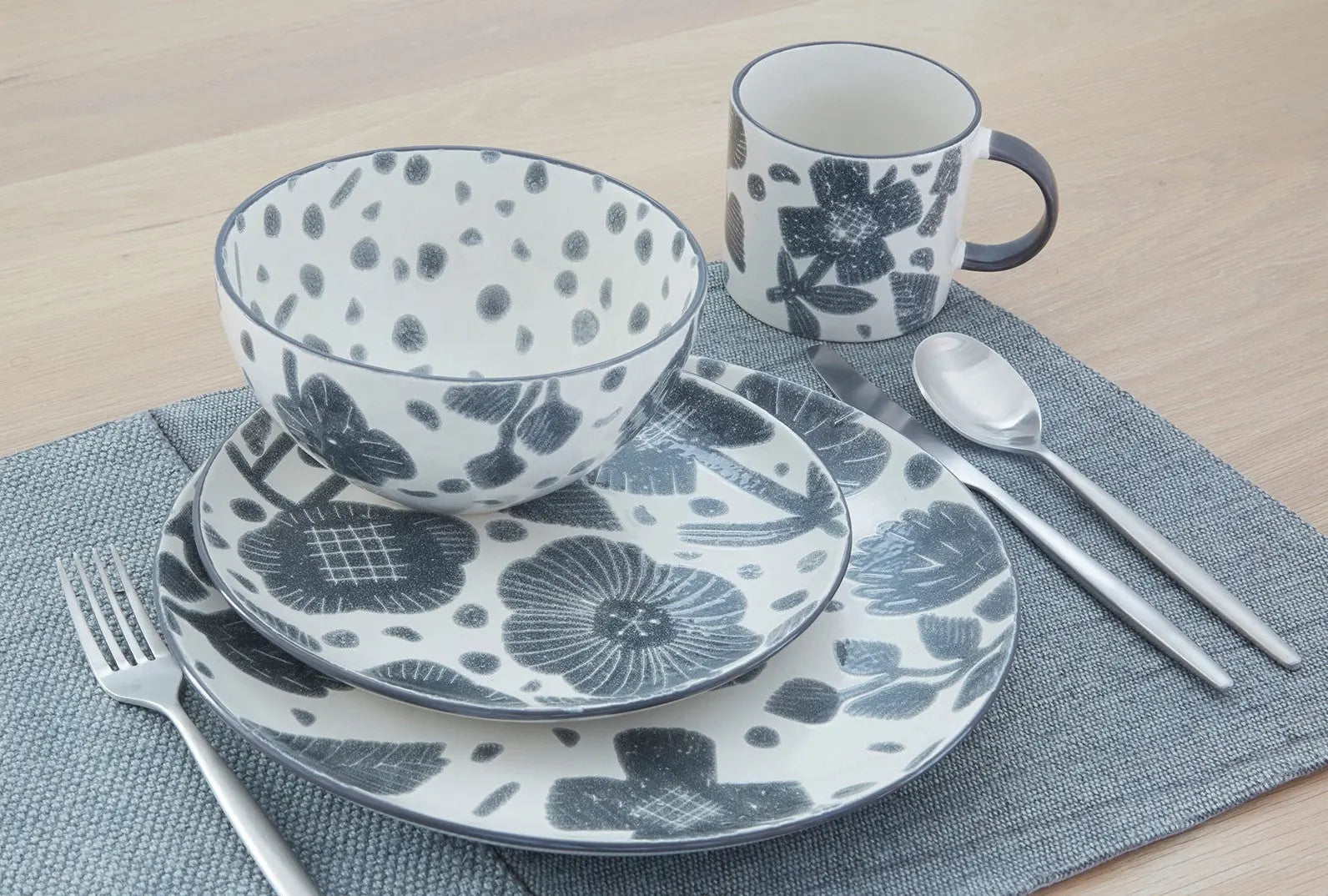 Gray and Ivory Sixteen Piece Round Floral Ceramic Service For Four Dinnerware Set Homeroots Kitchen & Dining