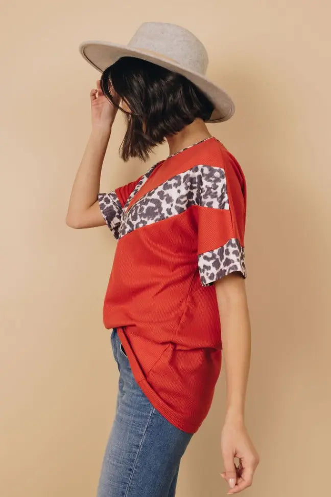 Gwen Leopard Tee Stay Warm in Style