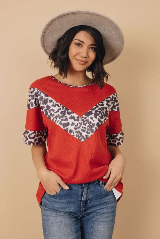 Gwen Leopard Tee Stay Warm in Style