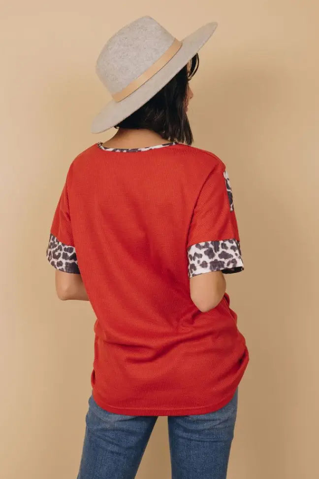 Gwen Leopard Tee Stay Warm in Style
