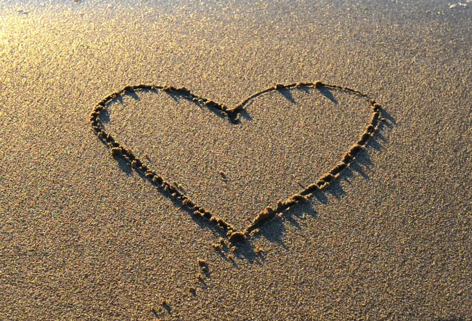 Heart Sand - Motion Postcard Bookmark Trenz