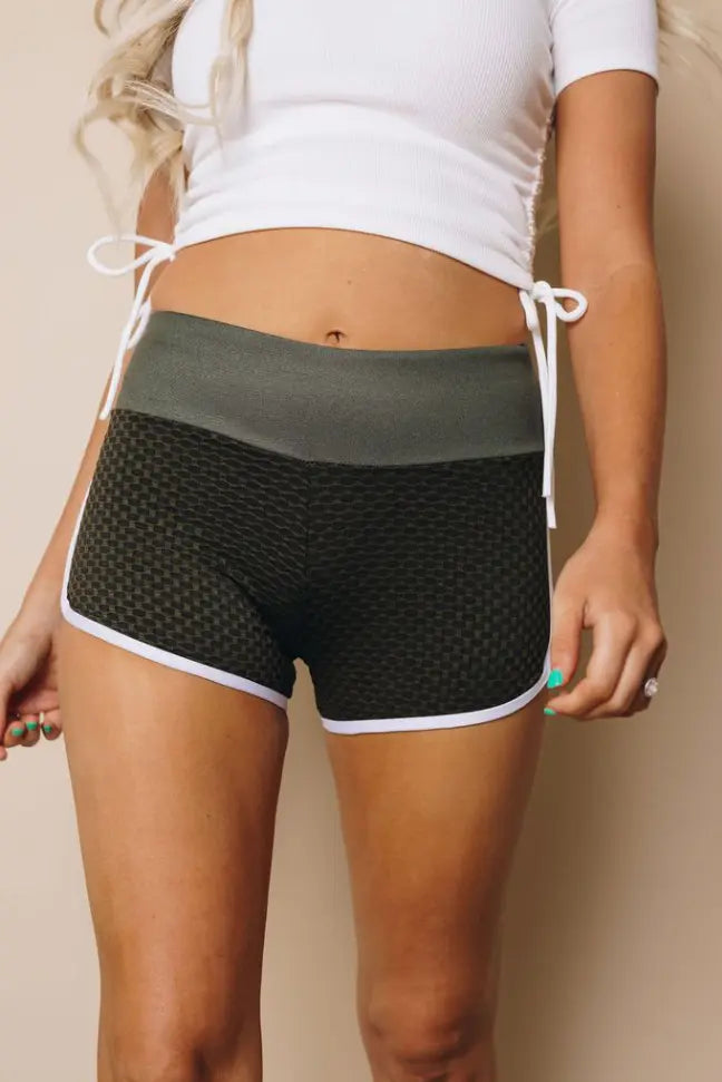 Honeycomb Yoga Shorts Stay Warm in Style