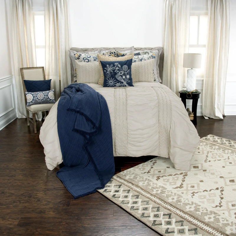 Ivory Geometric Quilt - GreatEagleInc
