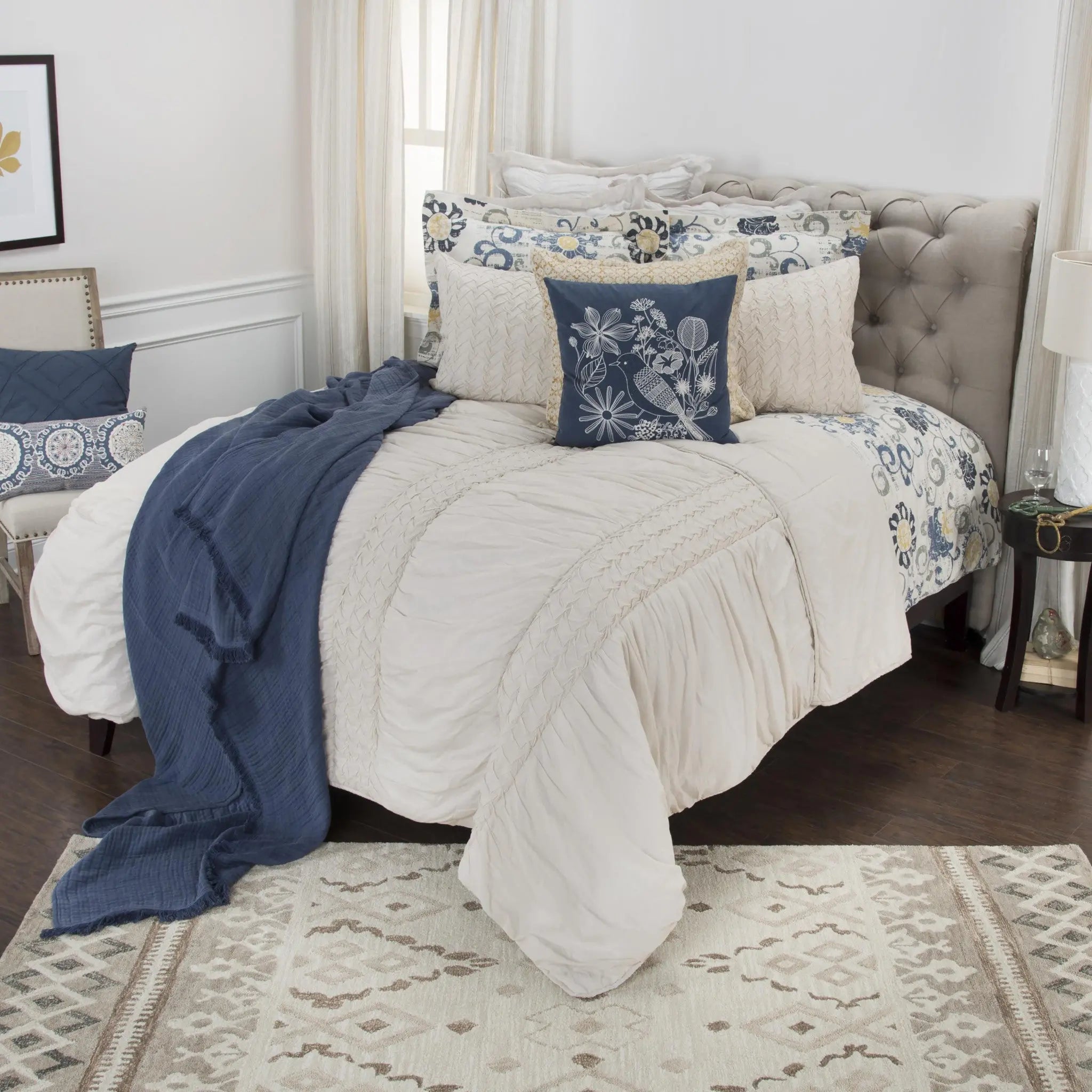 Ivory Geometric Quilt - GreatEagleInc