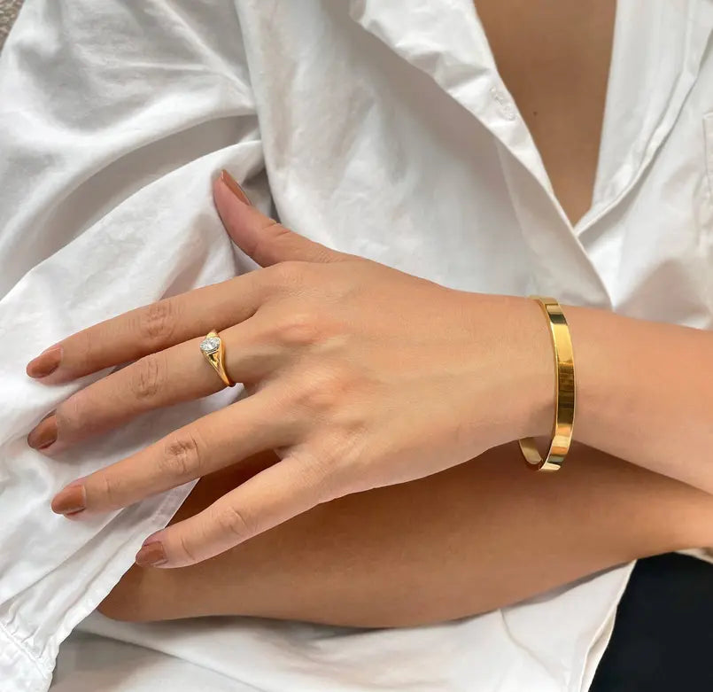 JEANIE GOLD OVAL SIGNET RING SAMPLE Mai Desiree