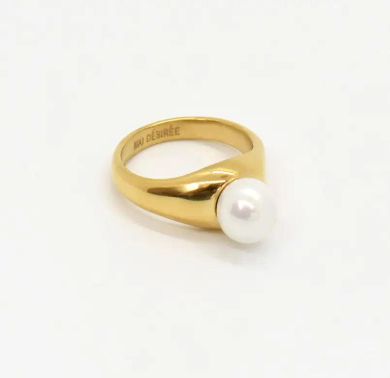 JUNE GOLD PEARL RING Mai Desiree