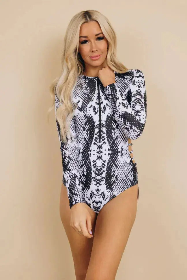 Kareem Animal Print Rashguard Swimsuit Stay Warm in Style