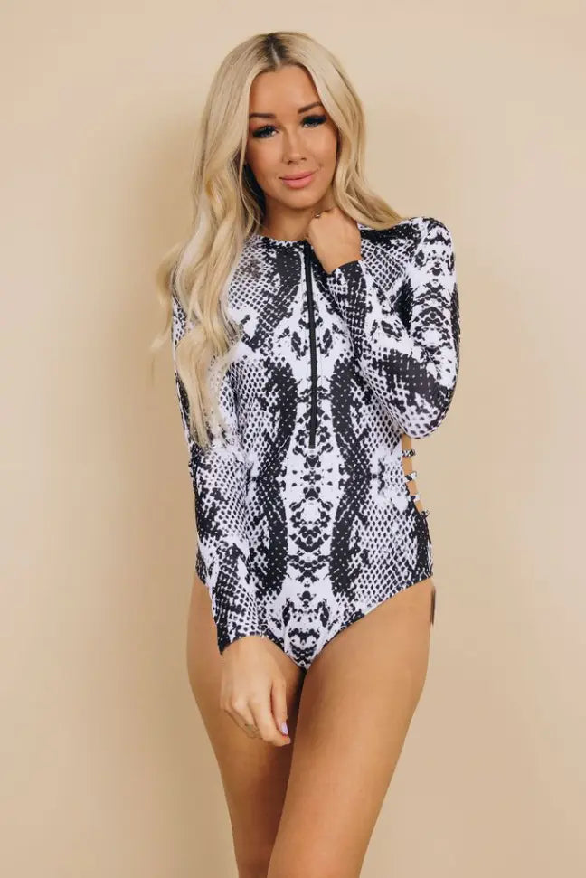 Kareem Animal Print Rashguard Swimsuit Stay Warm in Style
