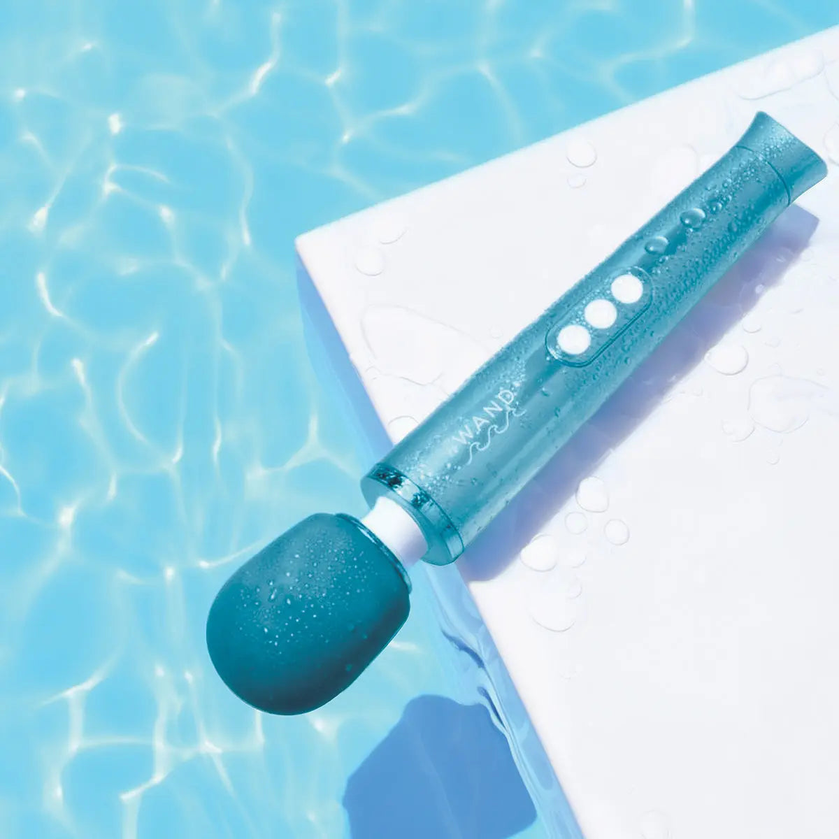 Le Wand Dive Submersible Massager Le Wand