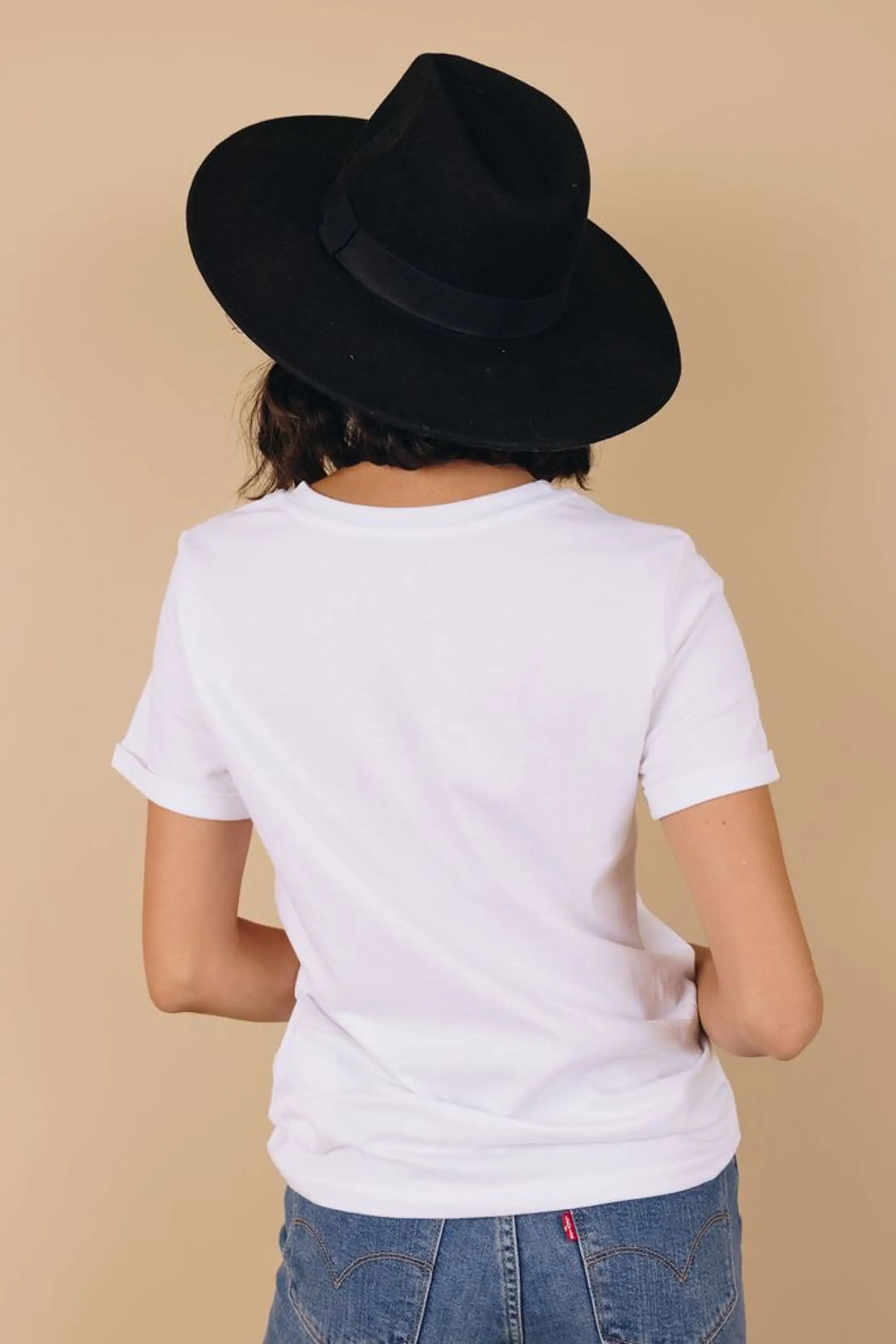 Leopard Printed Mom Tee Stay Warm in Style