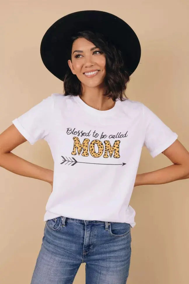 Leopard Printed Mom Tee Stay Warm in Style
