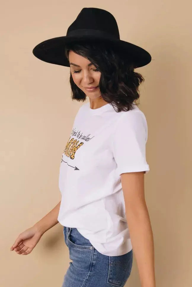Leopard Printed Mom Tee Stay Warm in Style