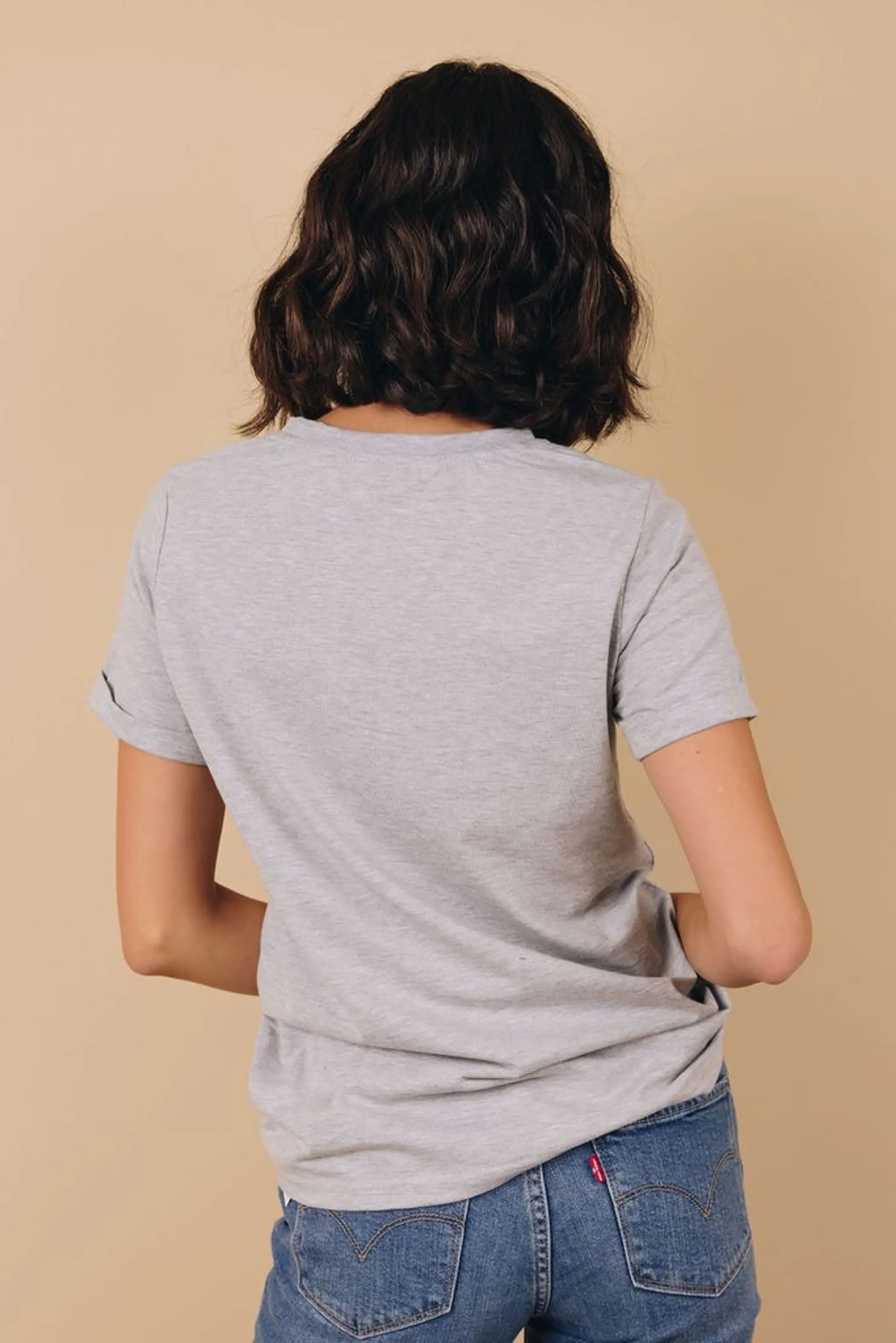 Leopard Printed Mom Tee Stay Warm in Style