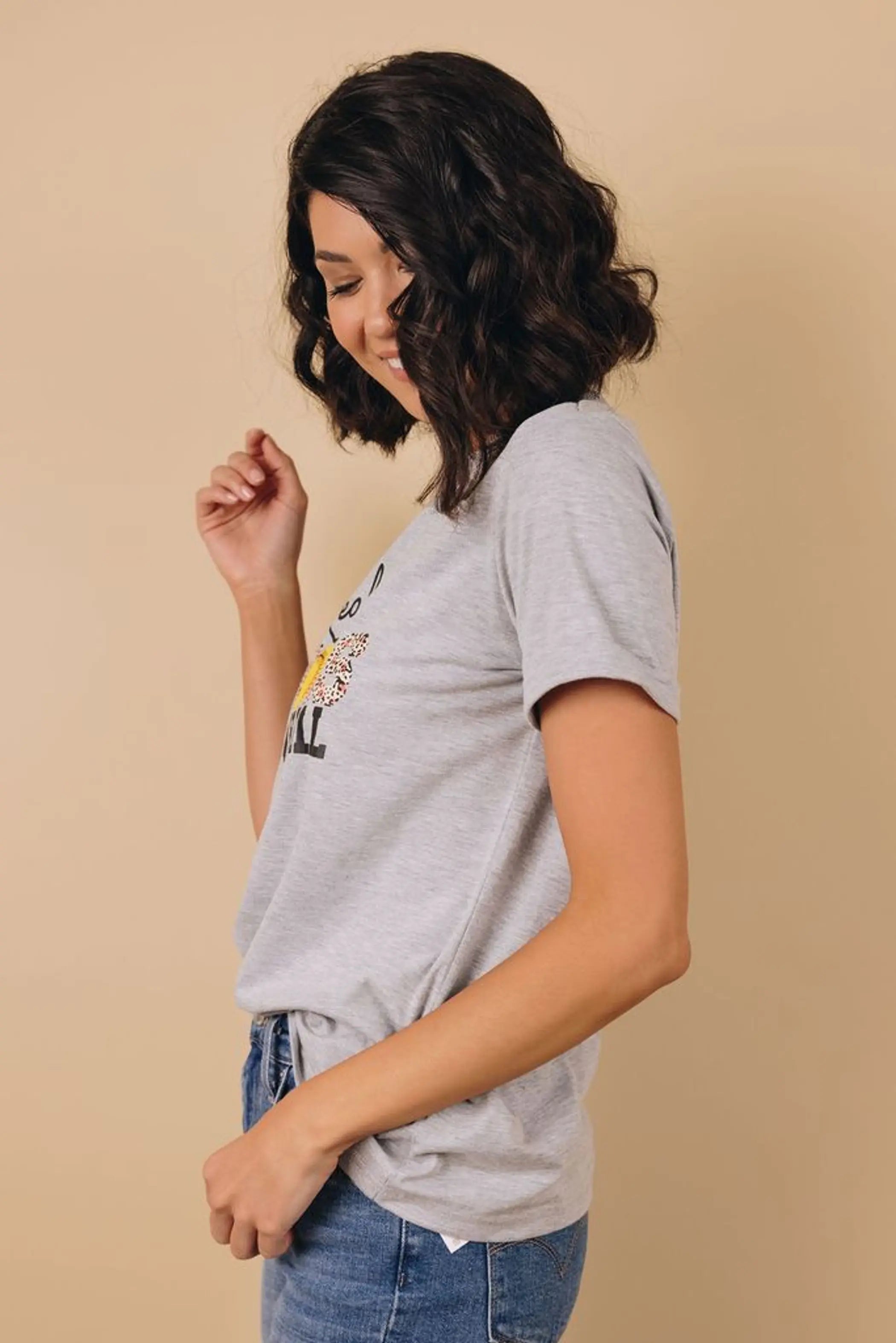 Leopard Printed Mom Tee Stay Warm in Style