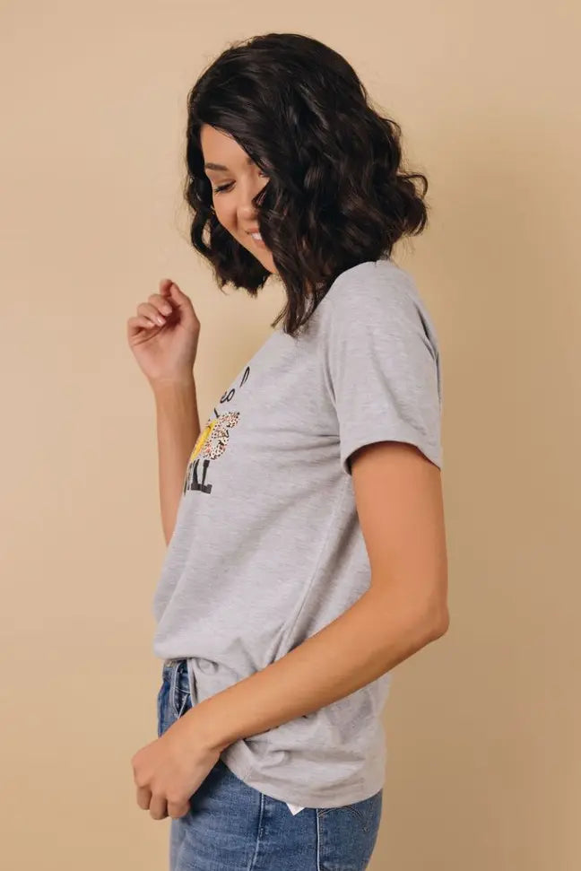 Leopard Printed Mom Tee Stay Warm in Style