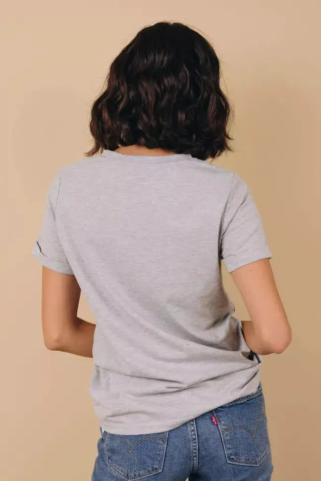 Leopard Printed Mom Tee Stay Warm in Style