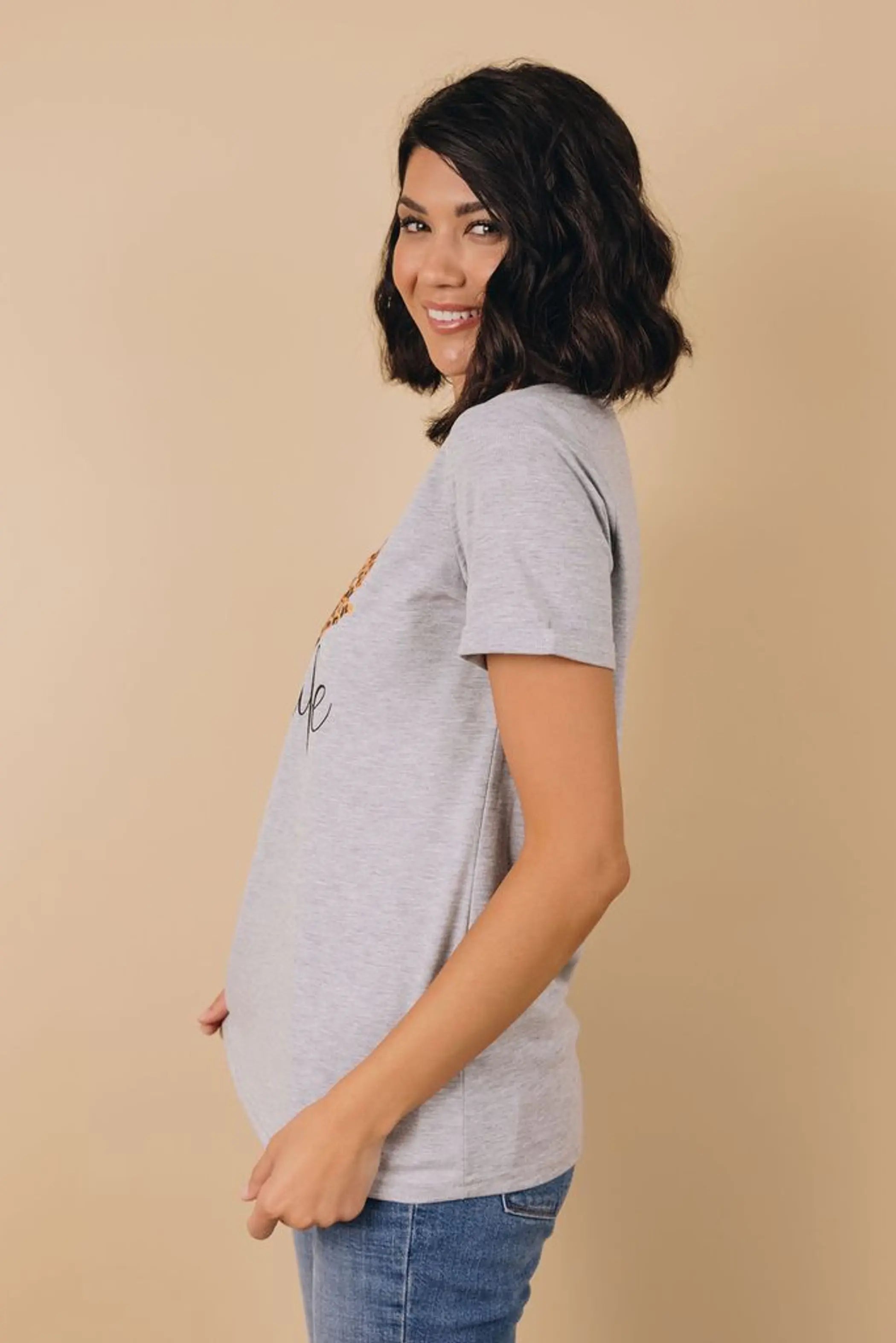 Leopard Printed Mom Tee Stay Warm in Style