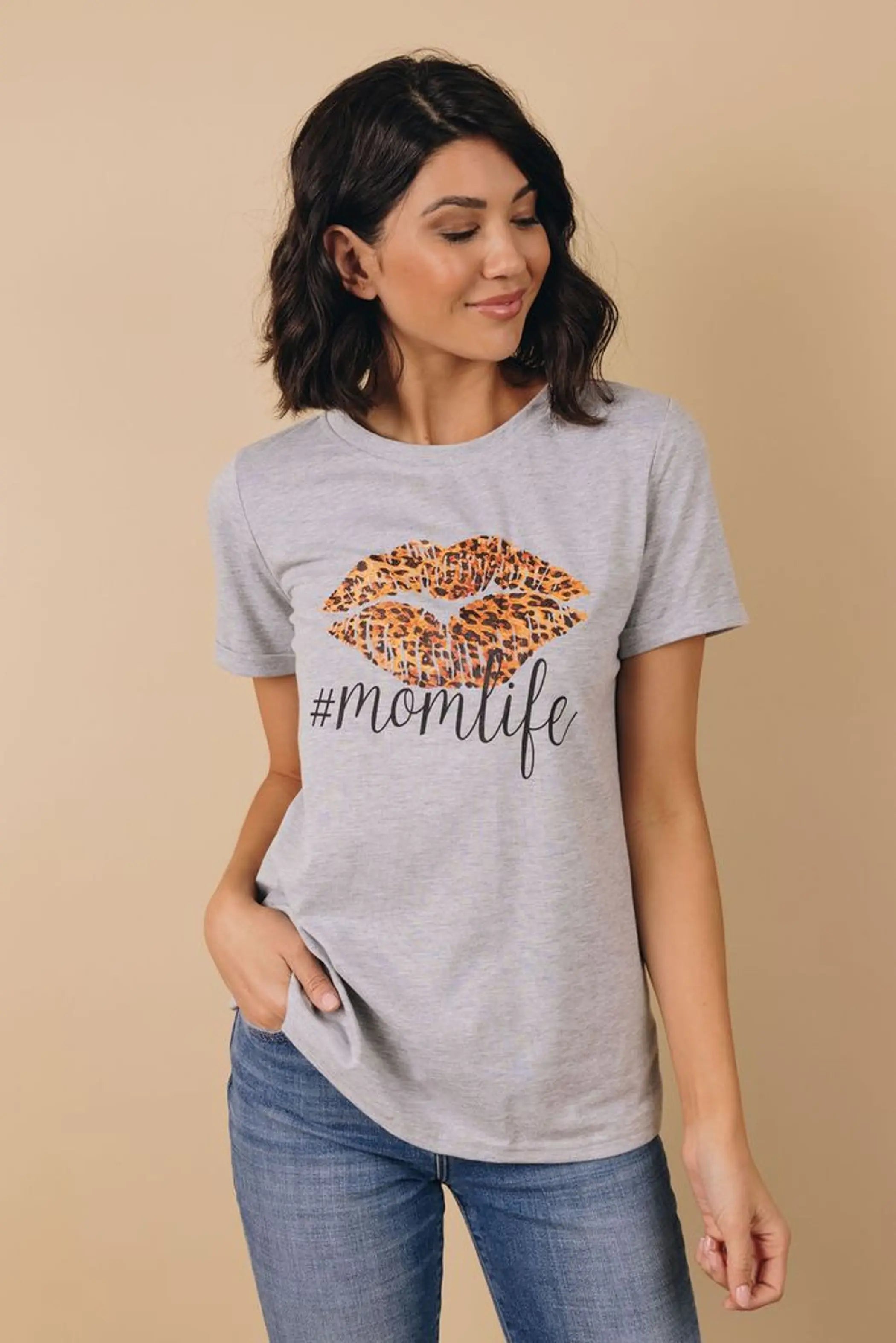 Leopard Printed Mom Tee Stay Warm in Style